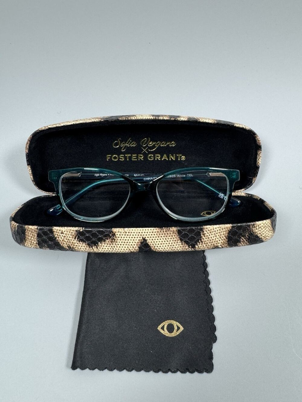 Foster Grant Sofia Vergara x Women's Alicia Reading Glasses Crystal Teal - 3.5x